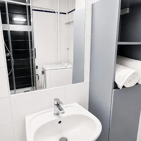Apartament Beau Proche Tour Eiffel Paryż